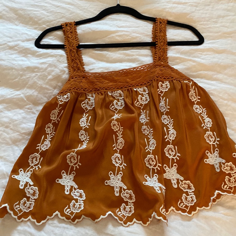 Show me your Mumu ‘Hannah tank blushing lace camel’